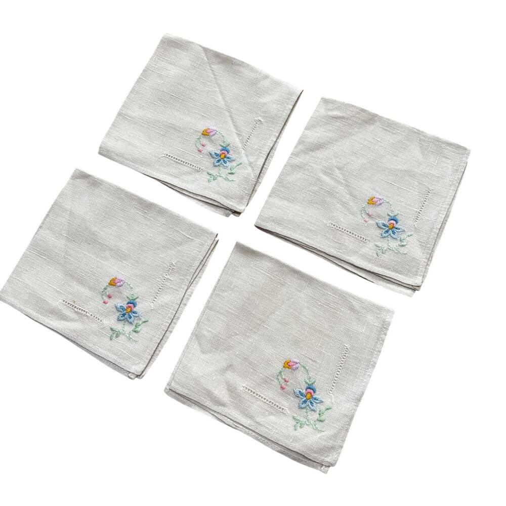 Vintage linen cocktail napkins (4) hand embroidery flowers classic 1940’s style